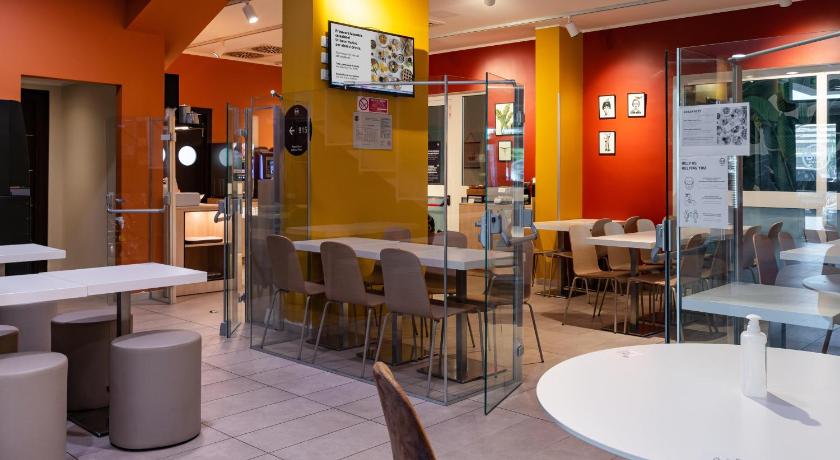 ローマ B&B Hotel Roma Pietralata Tiburtina 3つ星 ホテル プール