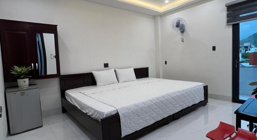 Phòng có giường cỡ King nhìn ra cảnh núi non (King Room with Mountain View)tooltipPhòng có giường cỡ King nhìn ra cảnh núi non (King Room with Mountain View)