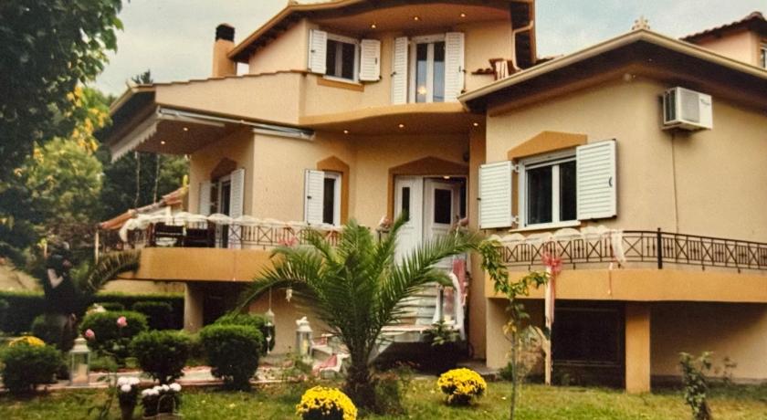 Tzelak Village House