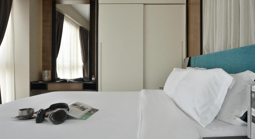 Imagine din King Premier Suite Sea View 1