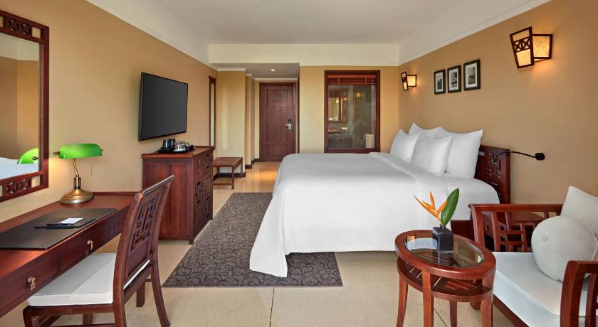Image of Classic Wing Deluxe Double Room with Balcony 5