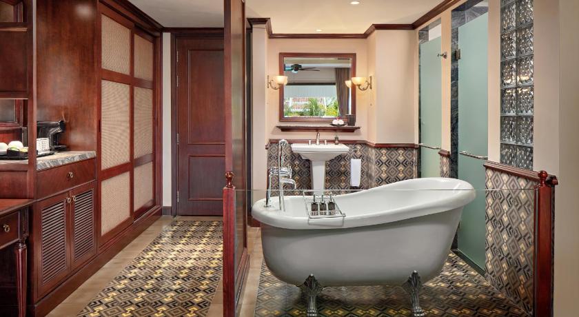 Image of Club Wing Duplex Suite with Balcony 7