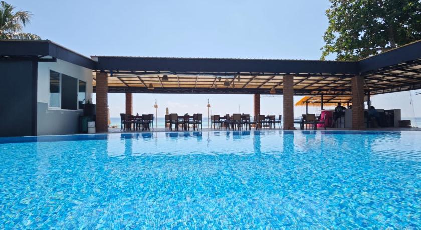 Image of Deluxe Beachfront Bungalow 5