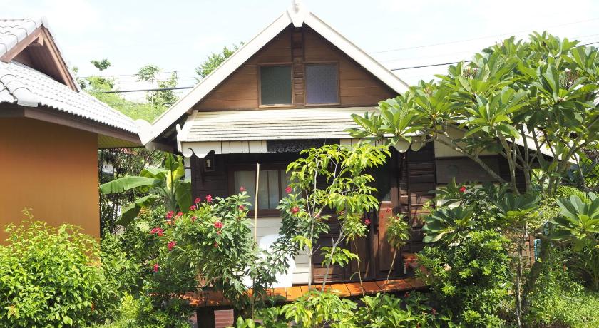 Image of Wooden Bungalow with Garden View 5