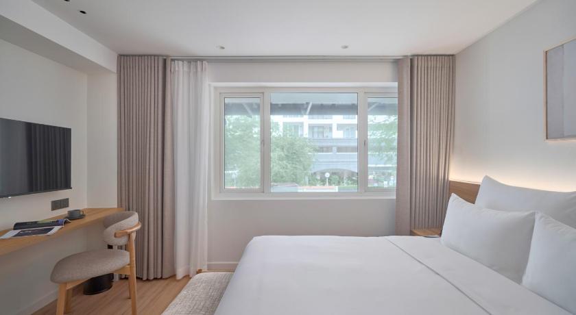 Image of Queen Room 0