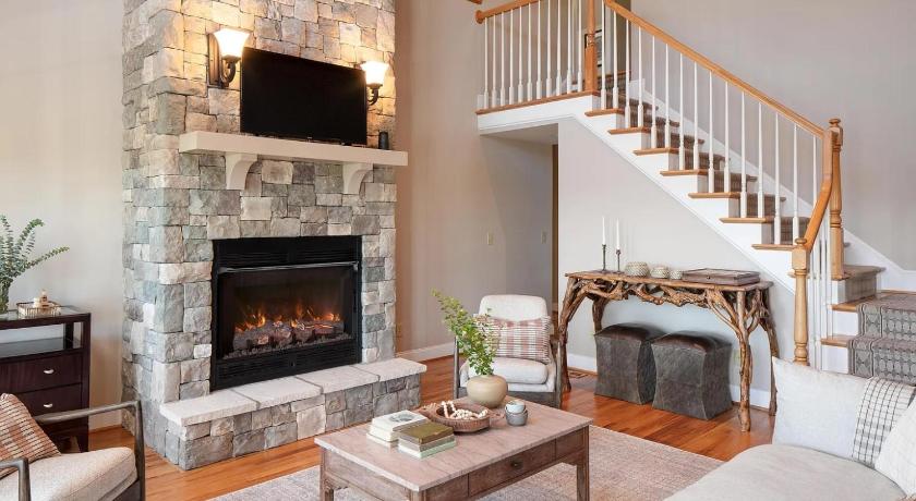 Swannanoa Hot Tub, Deck w/ Breathtaking Mountain Views 4-Star Accommodation suite