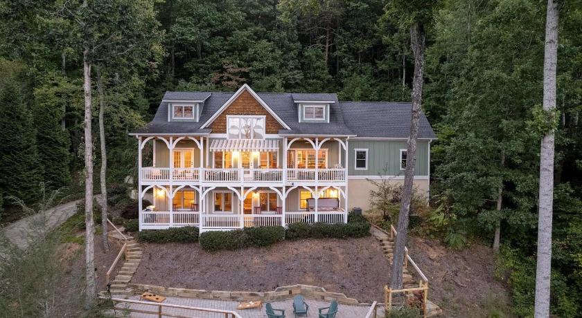 Swannanoa Hot Tub, Deck w/ Breathtaking Mountain Views 4-Star Accommodation view