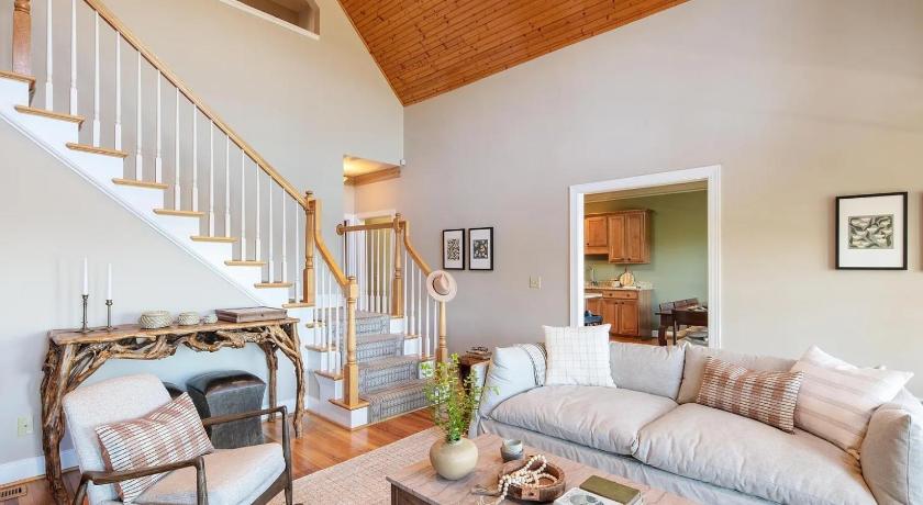 Swannanoa Hot Tub, Deck w/ Breathtaking Mountain Views 4-Star Accommodation amenity