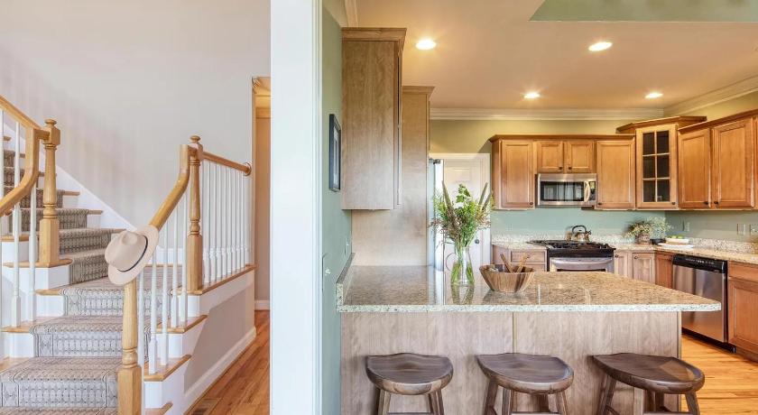 Swannanoa Hot Tub, Deck w/ Breathtaking Mountain Views 4-Star Accommodation amenity
