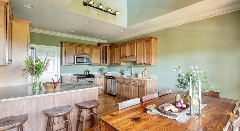 Swannanoa Hot Tub, Deck w/ Breathtaking Mountain Views 4-Star Accommodation lobby