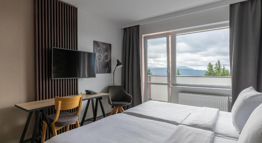 Image of Executive Double or Twin Room with Balcony 1