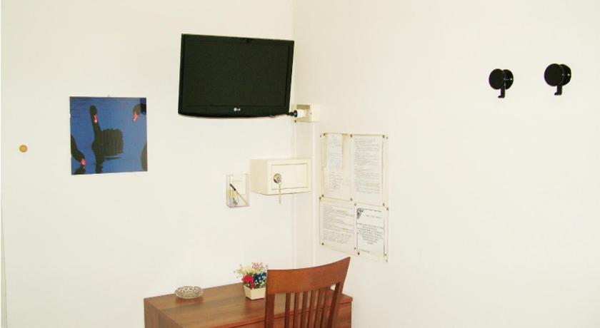 Image of Triple Room 8