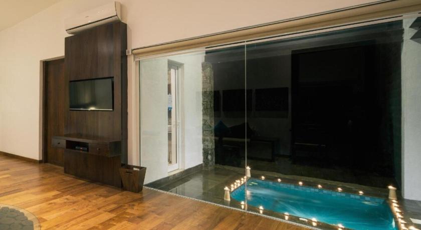 Image of Suite with Private Plunge Pool and Sauna 9