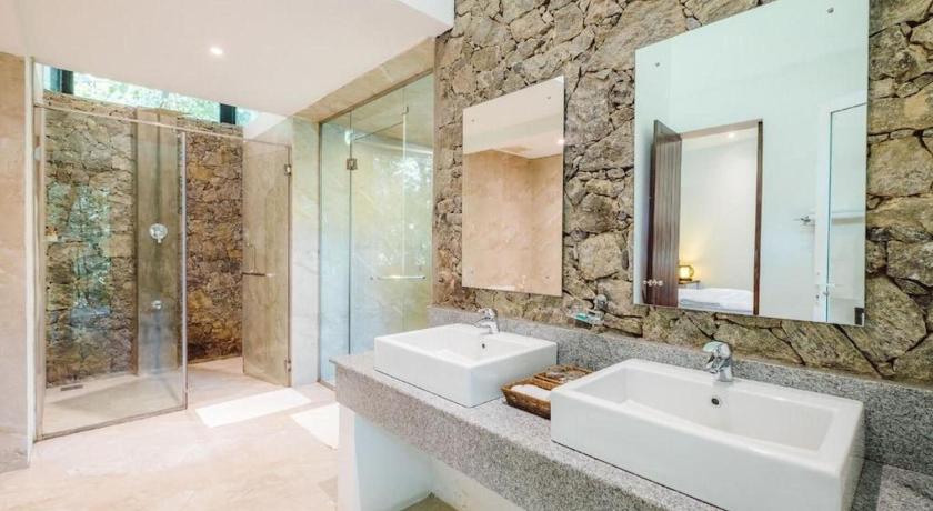 Image of Suite with Jacuzzi and Private Deck 11