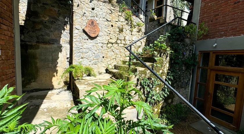 Rowinrich Cottages - image 12