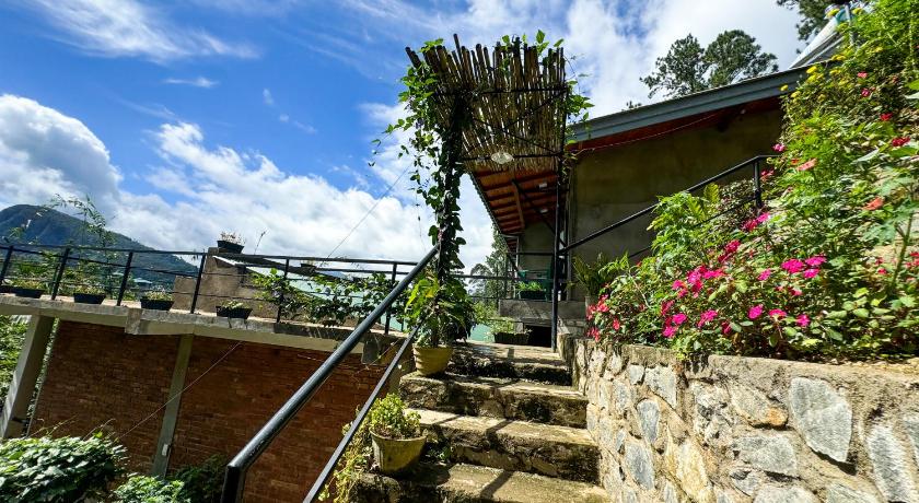 Rowinrich Cottages - image 7