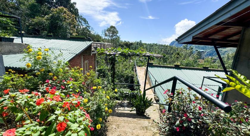 Rowinrich Cottages - image 2