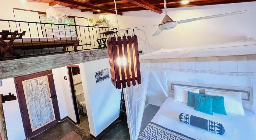 Rowinrich Cottages - image 4