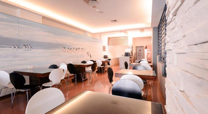Waugh Den Business Hotel - image 2
