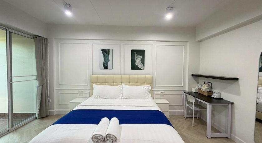Image of King Size Bedroom 0