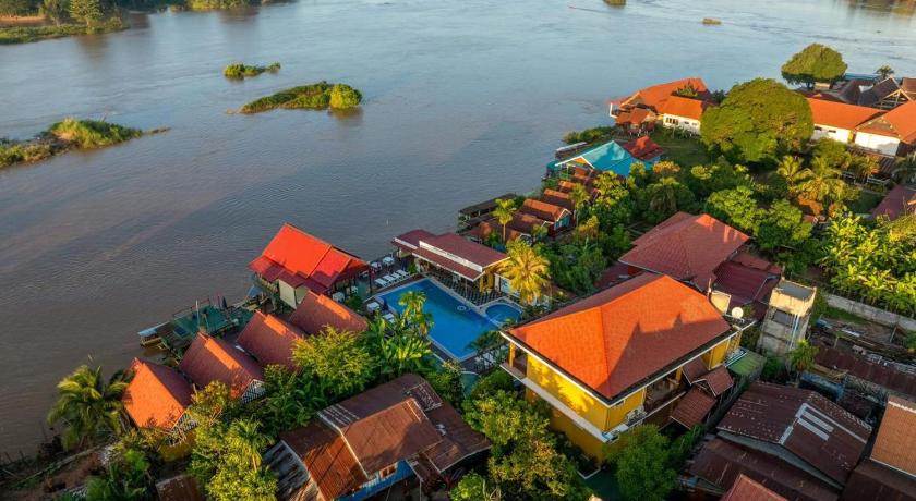 Image of Deluxe Double or Twin Room Balcony 17