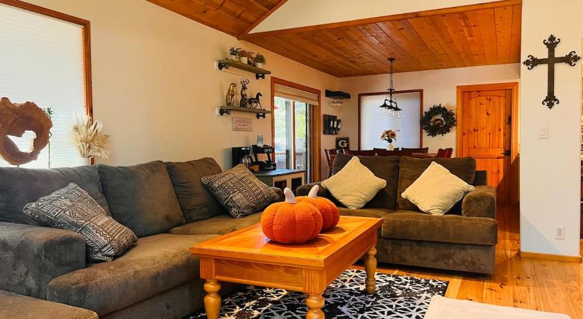 아놀드 (CA) Cozy Cabin and Modern Stay in Arnold Near Bear Valley 3성급 숙소 로비