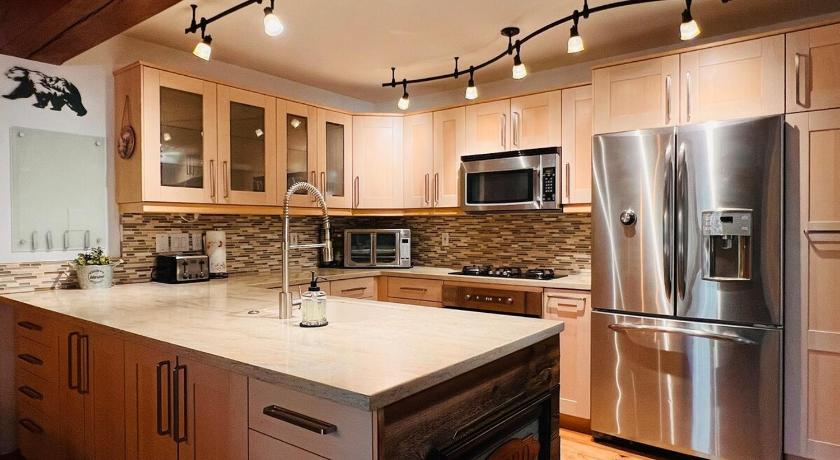 아놀드 (CA) Cozy Cabin and Modern Stay in Arnold Near Bear Valley 3성급 숙소 레스토랑