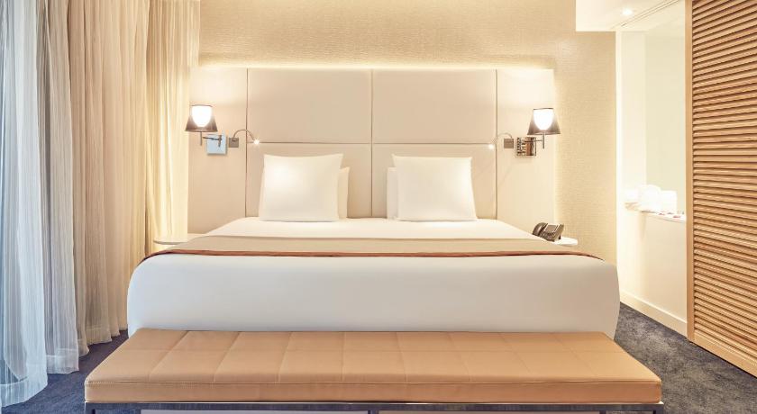 Image of Privilege Room With Balcony And 1 Double Bed 4