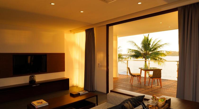 Image of Riverfront Suite 9