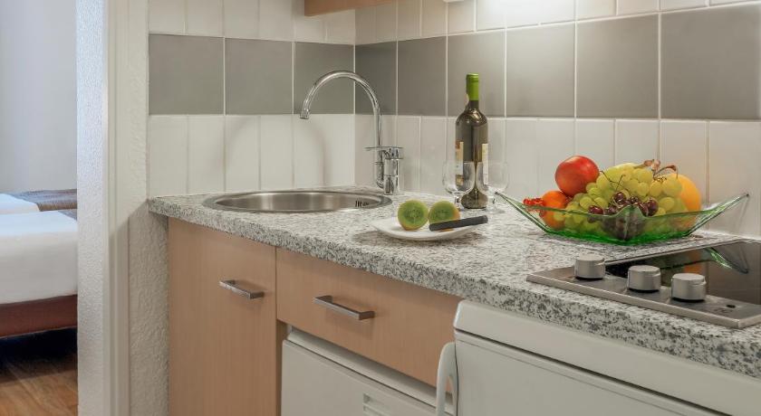 Image of Studio Deluxe with Balcony 4