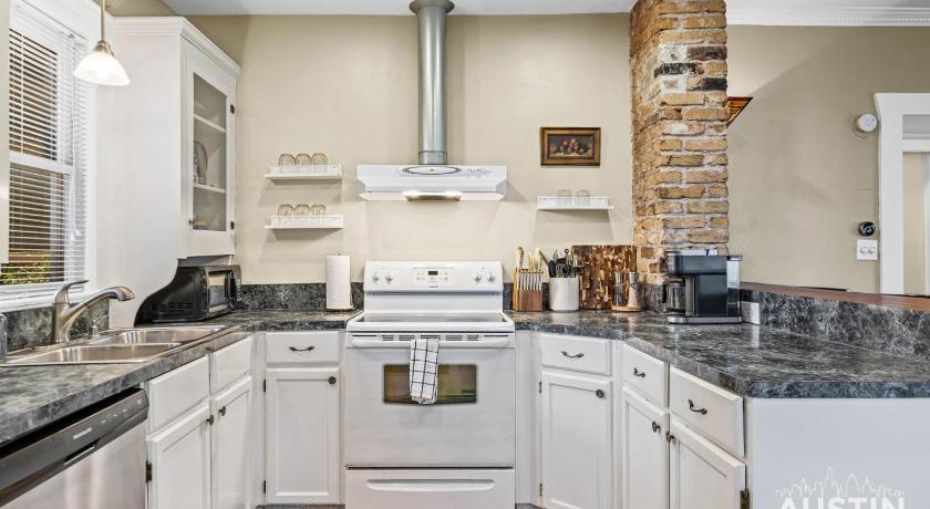 오스틴 (TX) Patio 4BR 3.5BA, Pet-Friendly East Austin Near I-35 and Rainey By Austin Vacay 4성급 숙소 외관