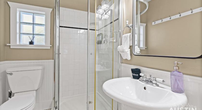 오스틴 (TX) Patio 4BR 3.5BA, Pet-Friendly East Austin Near I-35 and Rainey By Austin Vacay 4성급 숙소 스위트룸