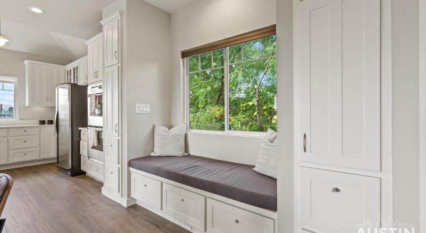 오스틴 (TX) Patio 4BR 3.5BA, Pet-Friendly East Austin Near I-35 and Rainey By Austin Vacay 4성급 숙소 스위트룸