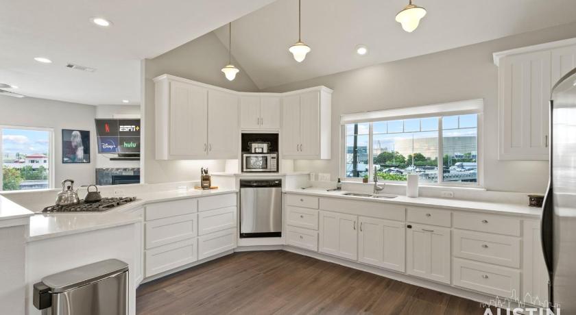 오스틴 (TX) Patio 4BR 3.5BA, Pet-Friendly East Austin Near I-35 and Rainey By Austin Vacay 4성급 숙소 부대시설