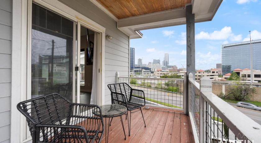 오스틴 (TX) Patio 4BR 3.5BA, Pet-Friendly East Austin Near I-35 and Rainey By Austin Vacay 4성급 숙소 레스토랑