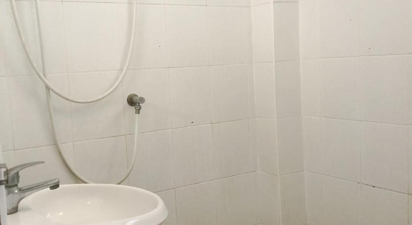 Image of Triple Room with Private Bathroom 4