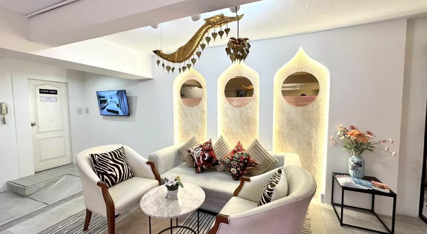 Bangkok Studio F Sukhumvit 3-Star Guesthouse lobby