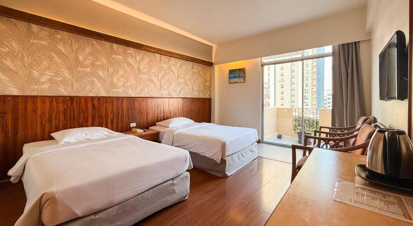 Pattaya Golden Beach Hotel 4-Star Hotel pool