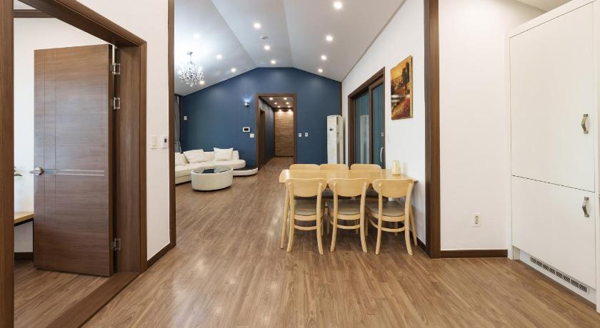 Image of Holiday Home 10 7