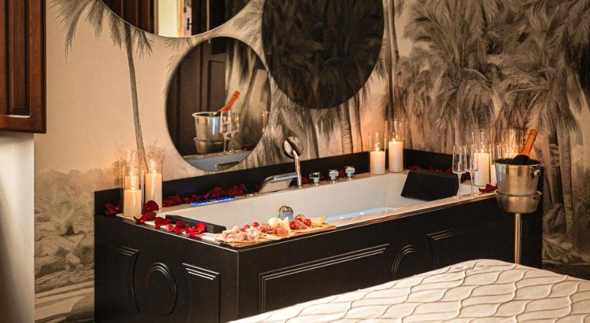 Image of King Room with Spa Bath 4