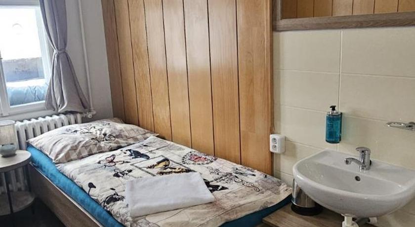 Image of Double or Twin Room with Shared Bathroom 4