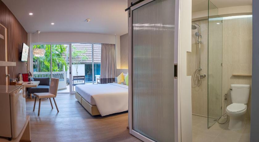 Image of Deluxe Room King Bed 12