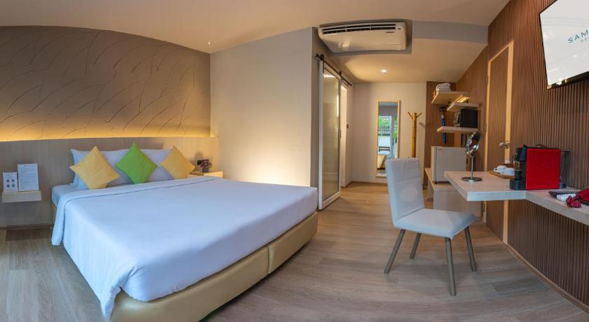 Image of Deluxe Room King Bed 5