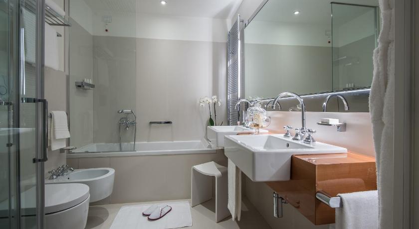 Image of Deluxe Canal View Apartment 2