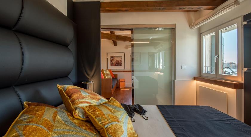 Image of Deluxe Canal View Apartment 8