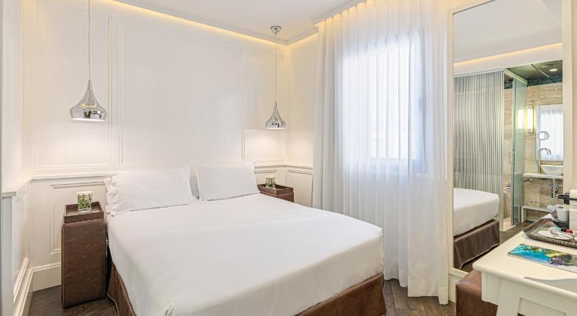 H10 Universitat Hotel