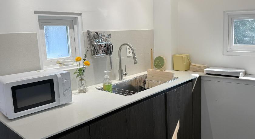 서울 Hongdae Loft Apartment #3BD 2BA #up to 16 ppl #6min walk from Hongdae station 3성급 싱글룸 수영장