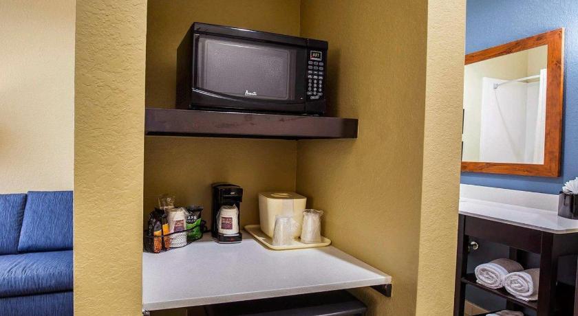 Image of 1 King Bed, Suite, Nonsmoking 8