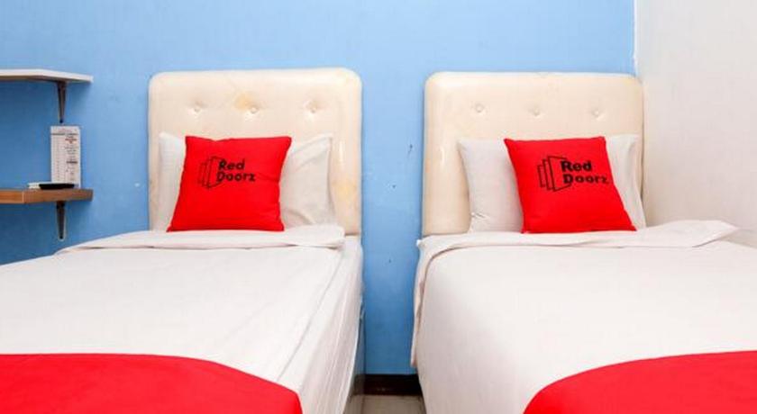 RedDoorz near Kota Lama Semarang - image 31
