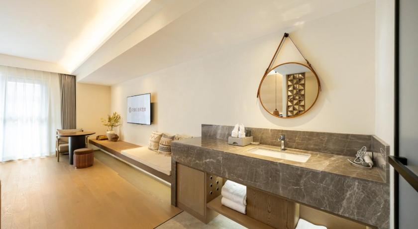 延辺 Floral Hotel Changbaishan Baihe Left Bank ゲストハウス 眺望